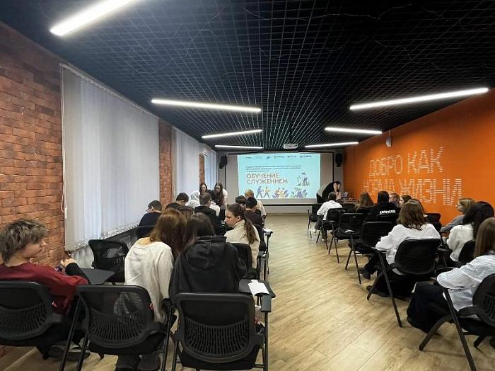 Продолжаются встречи в рамках просветительской программы по внедрению подхода «Обучение служением»!